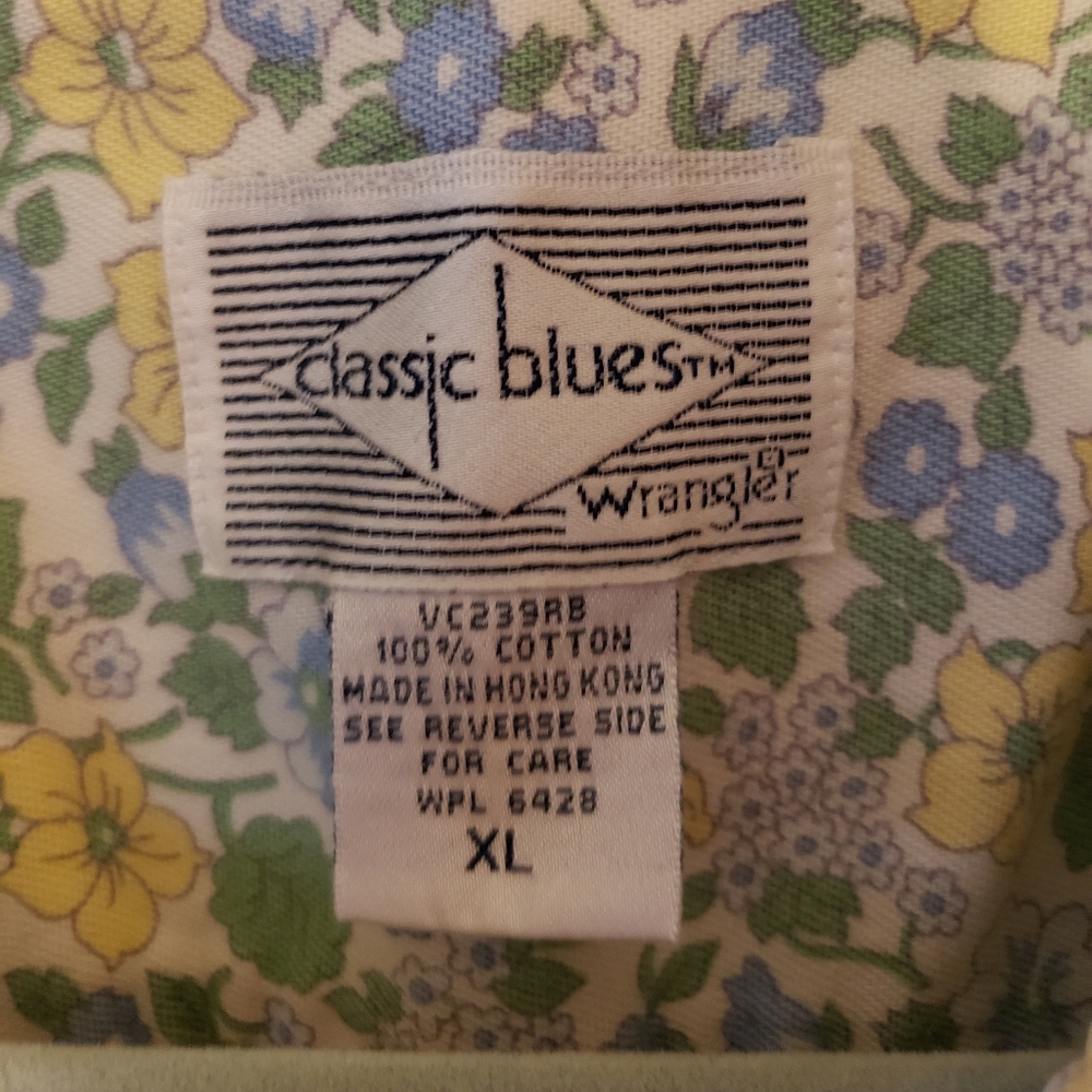 Floral Short Sleeve Women's Top - Picture 5 of 9